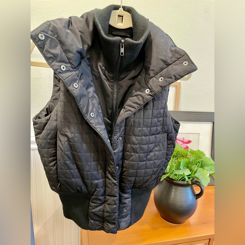 Theory down vest, double layered and fitted - cool look.